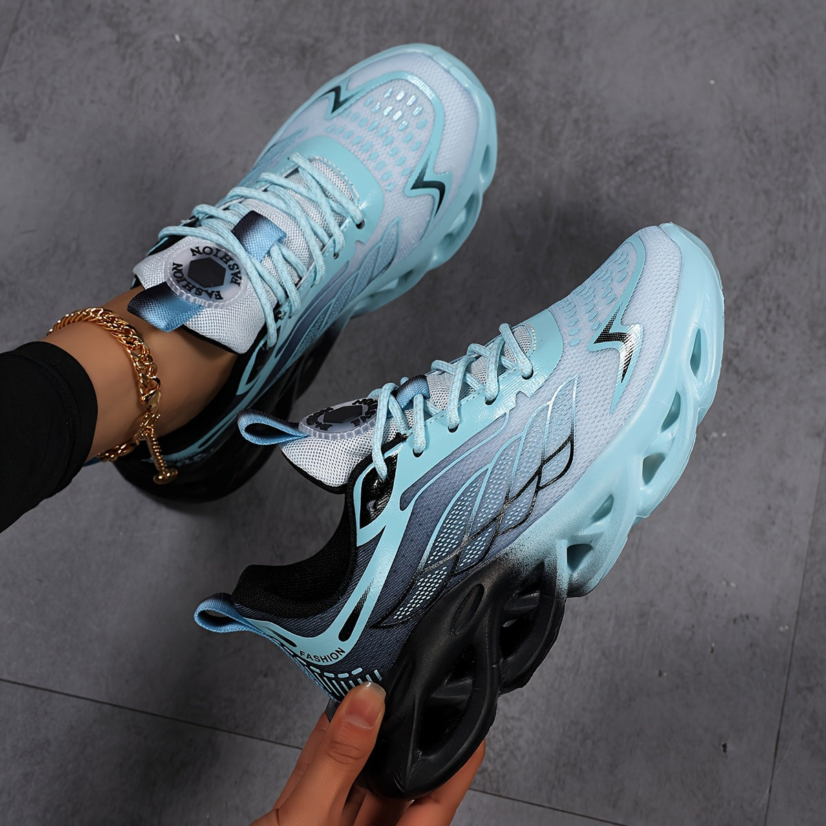 LUMMÉRAS AeroMesh – Feather-Light Support for Every Move