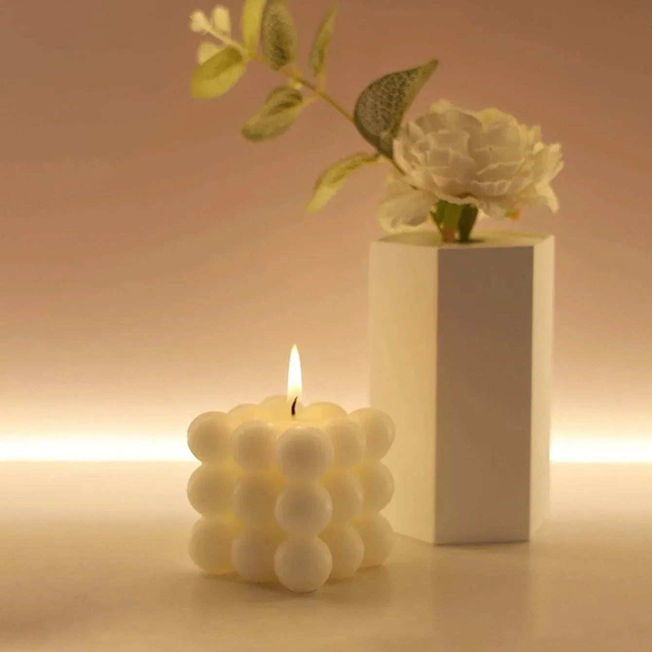 LUMMÉRAS Sculpted Glow Candle