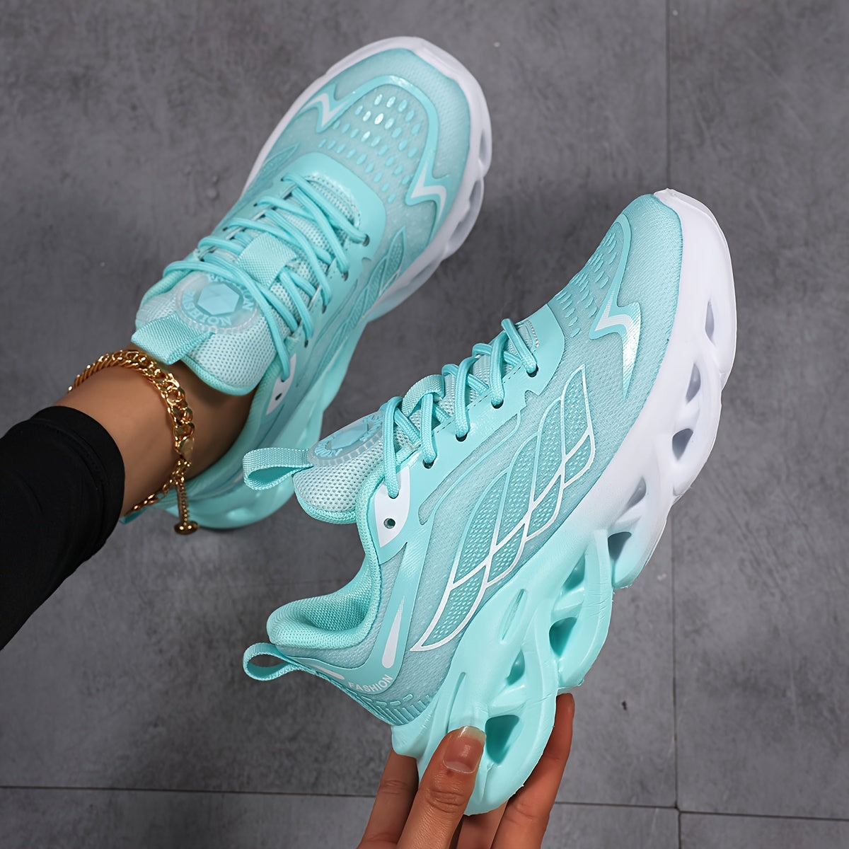 LUMMÉRAS AeroMesh – Feather-Light Support for Every Move